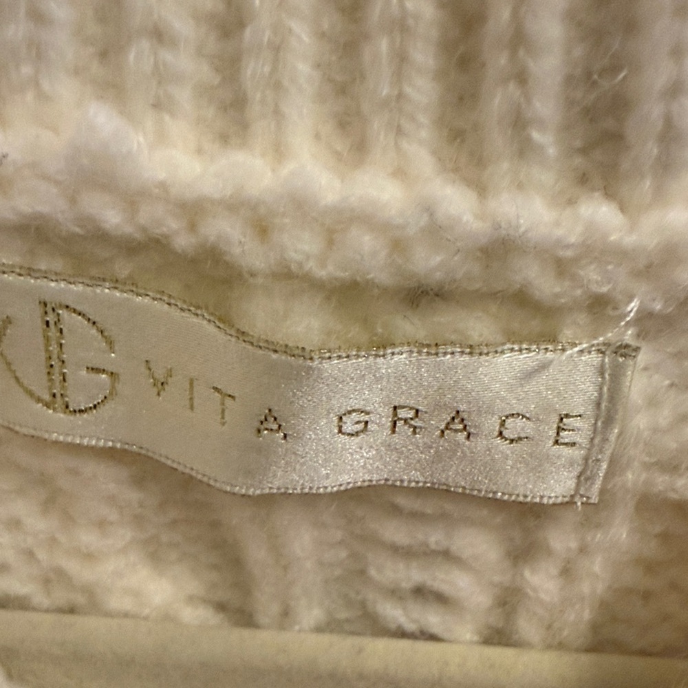 Chic Cream Cardigan with Pearl Details holidays - Picture 2 of 6